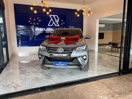 TOYOTA HILUX 2.8 SRX 4X4 CD 16V DIESEL 4P AUTOMÁTICO TOYOTA HILUX 2.8 SRX 4X4 CD 16V DIESEL 4P AUTOMÁTICO